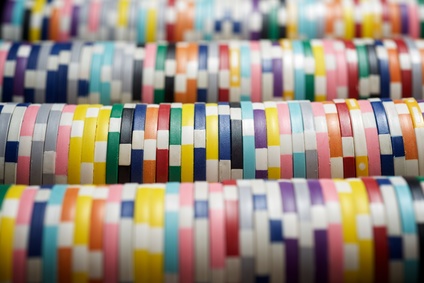 オンライン化によって、ギャンブルの賭け金が増える